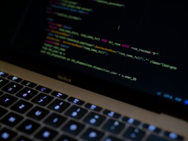 Welche Erfahrungen gibt es mit der Nutzung von GraphQL in Laravel-Anwendungen?